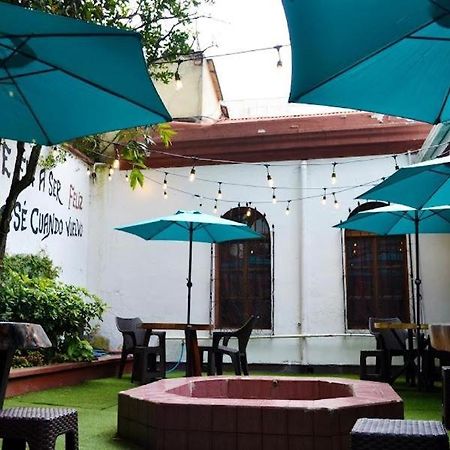 4 Grados Hostal Acomodação com café da manhã Guatemala City Exterior foto