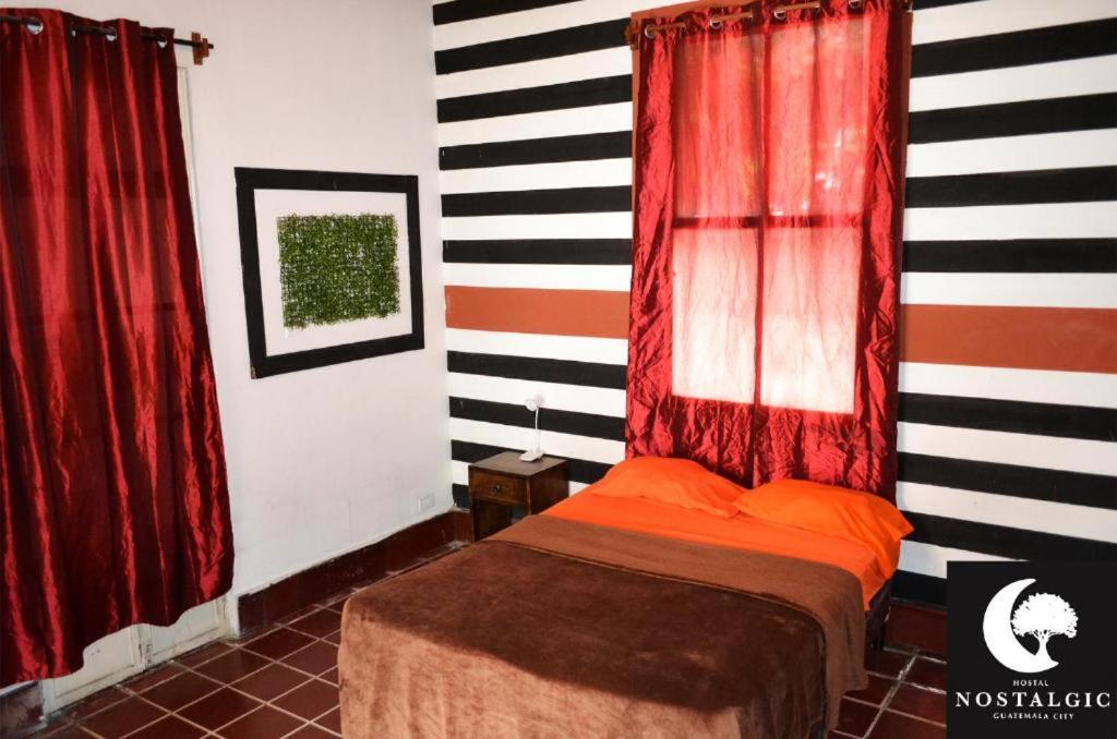 4 Grados Hostal Acomodação com café da manhã Guatemala City Exterior foto