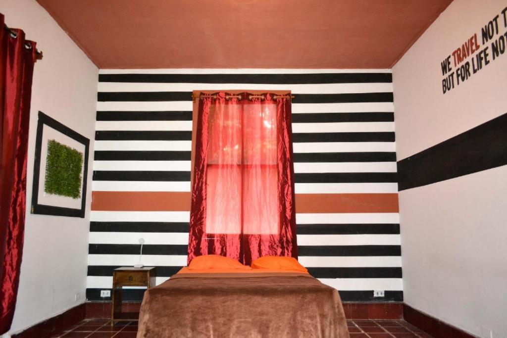 4 Grados Hostal Acomodação com café da manhã Guatemala City Exterior foto