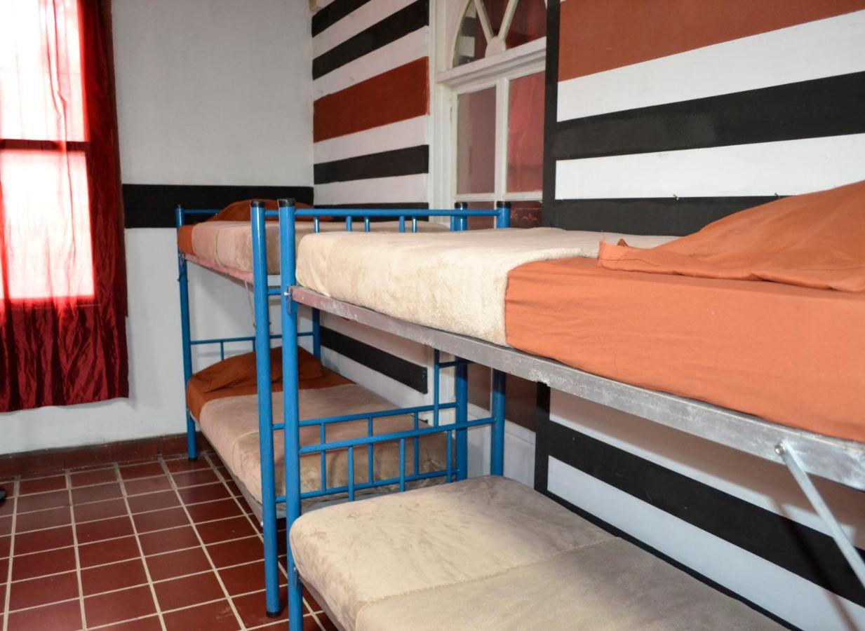 4 Grados Hostal Acomodação com café da manhã Guatemala City Exterior foto